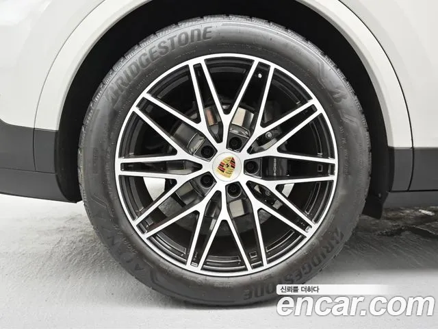 Porsche Cayenne 2024 thumb 8