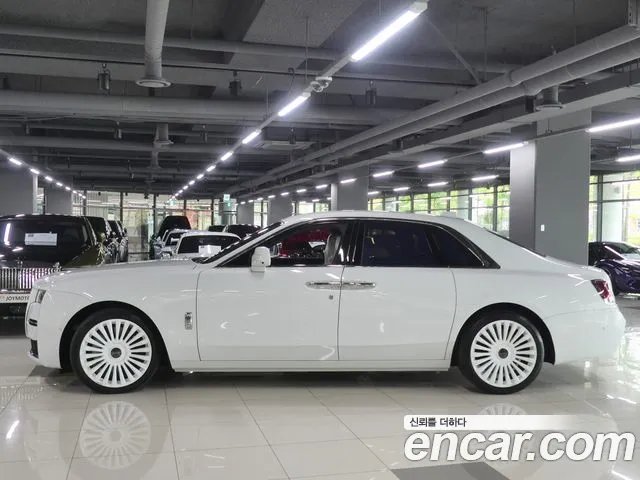 Rolls-Royce Ghost 2021 thumb 2