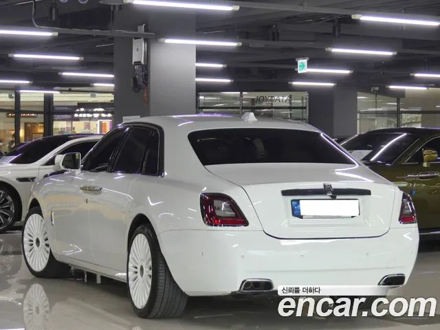 Rolls-Royce Ghost 2021 thumb 3