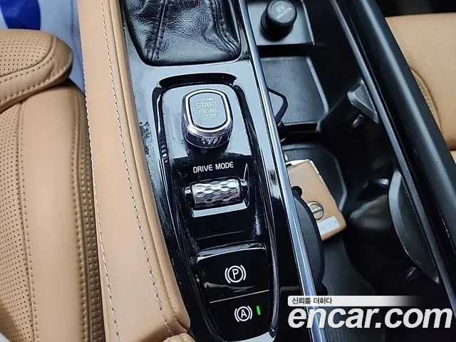 Volvo XC90 2018 thumb 4