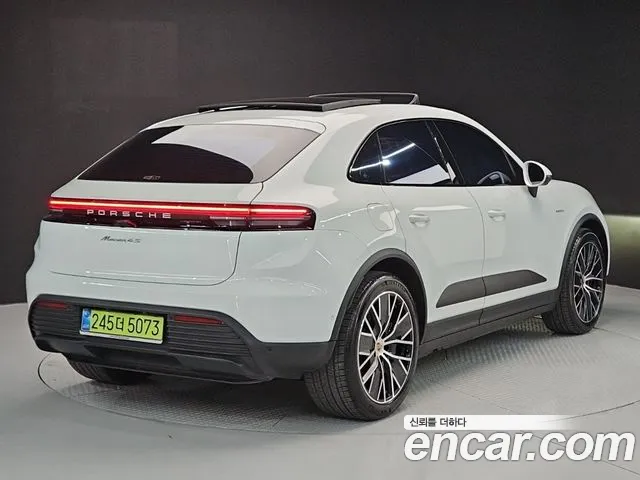 Porsche Macan EV 2025 thumb 11