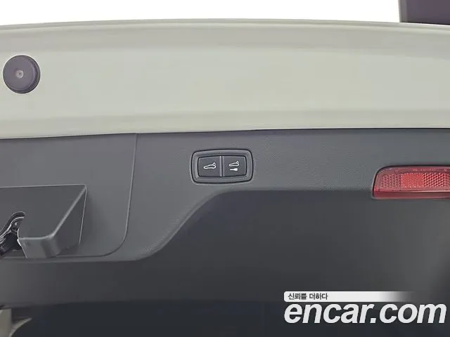 Porsche Macan EV 2025 thumb 10