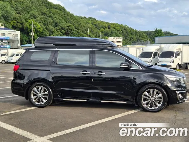 Kia Carnival 2017 thumb 4