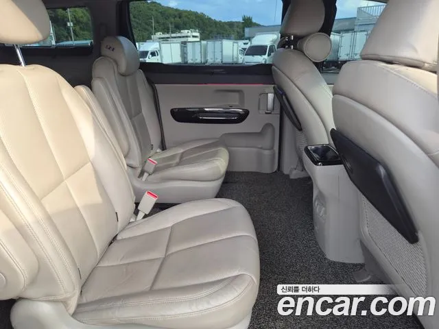 Kia Carnival 2017 thumb 9