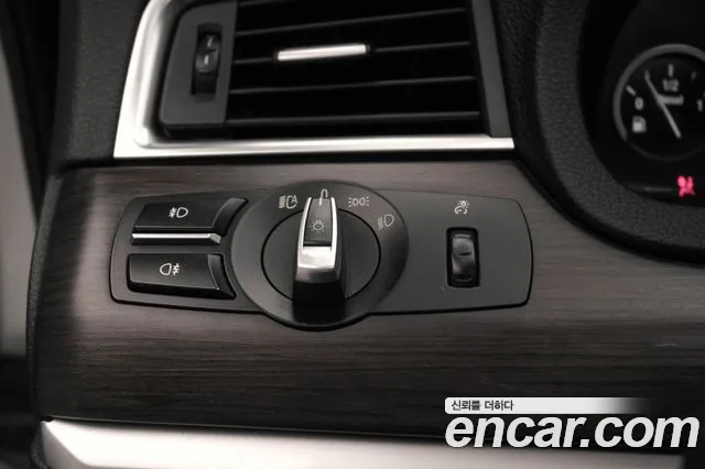 BMW 5 серии Gran Turismo 2011 thumb 10