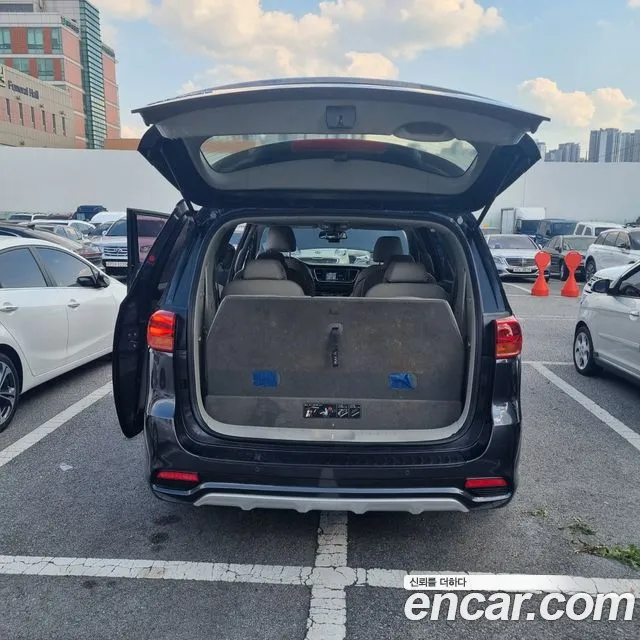 Kia Carnival 2018 thumb 8