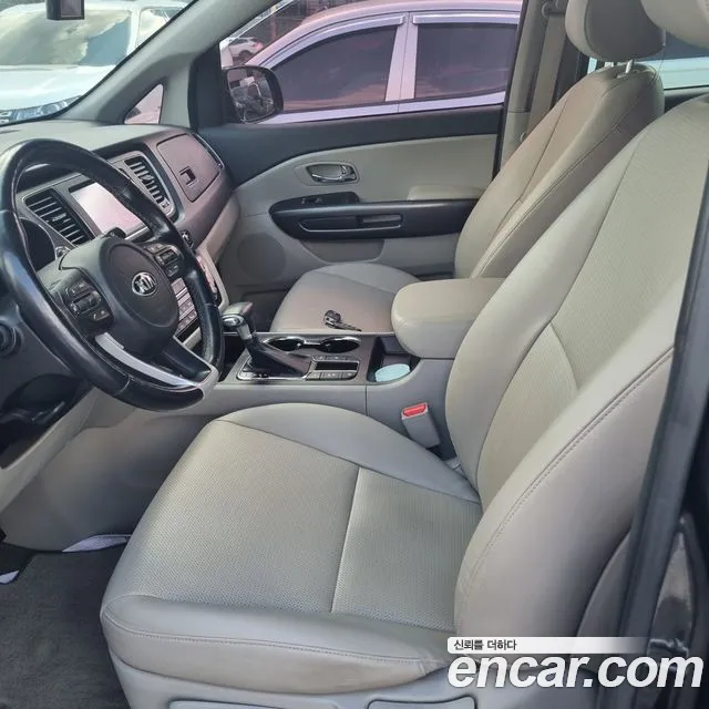 Kia Carnival 2018 thumb 4