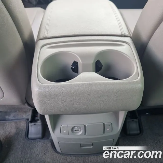 Kia Carnival 2018 thumb 12
