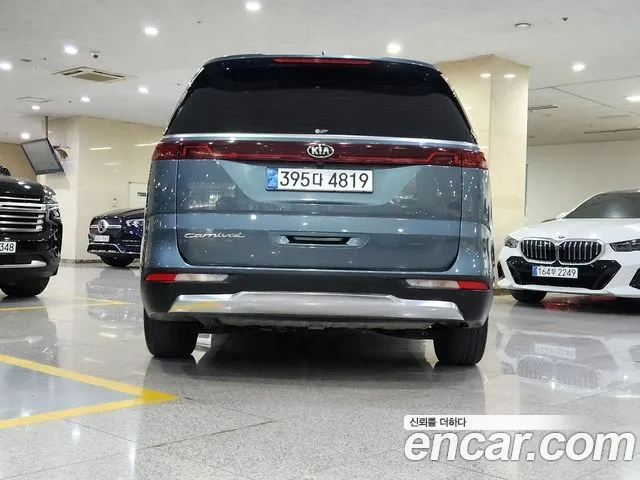 Kia Carnival 2021 thumb 10
