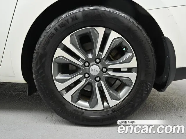 Kia Carnival 2019 thumb 3