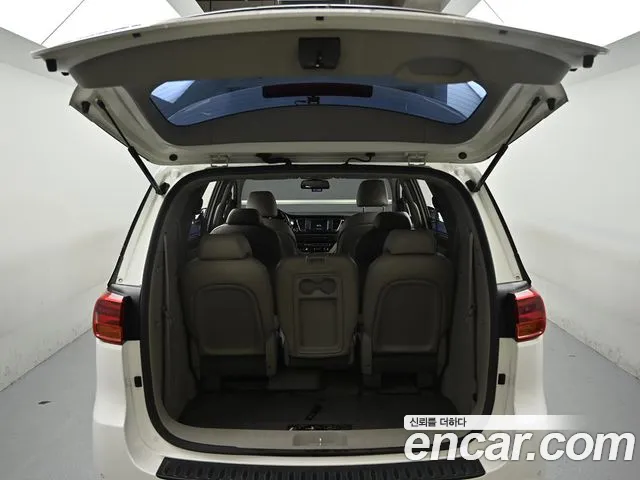 Kia Carnival 2019 thumb 11