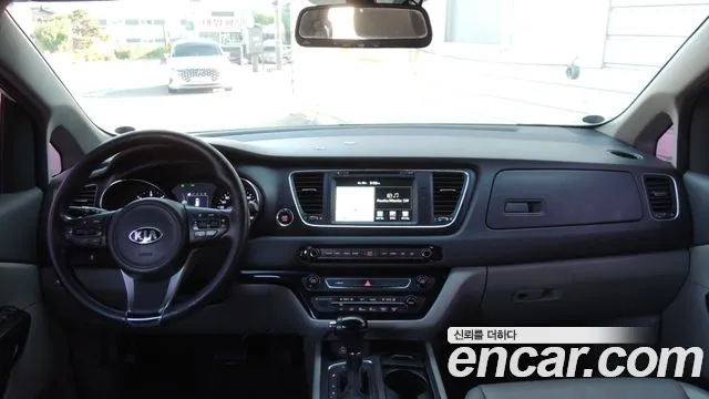 Kia Carnival 2016 thumb 9
