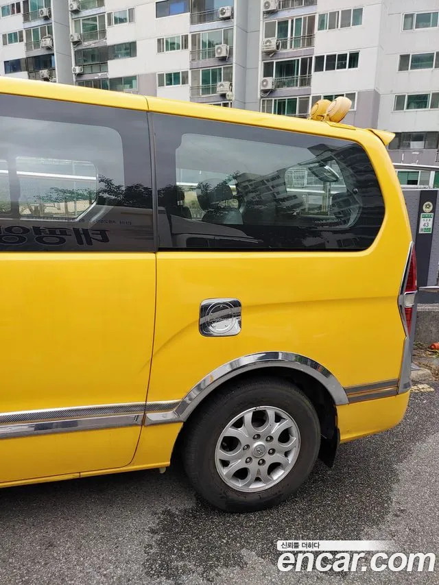 Hyundai Staria 2012 thumb 3
