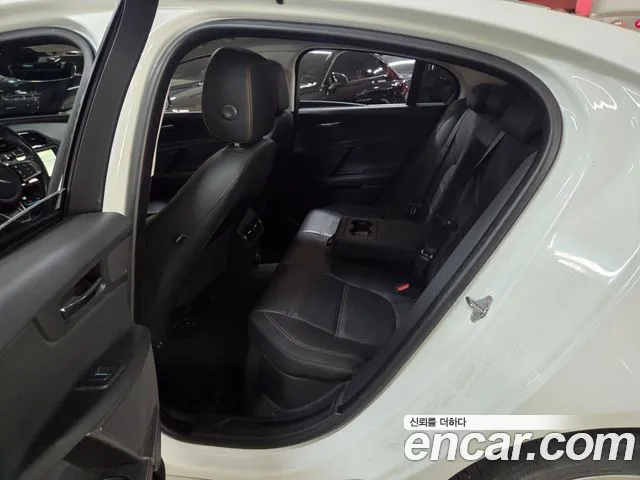 Jaguar XE 2019 thumb 4