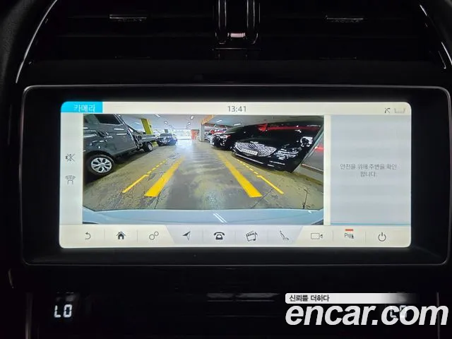 Jaguar XE 2019 thumb 6