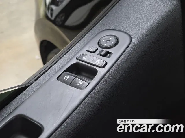 Hyundai Staria 2022 thumb 4