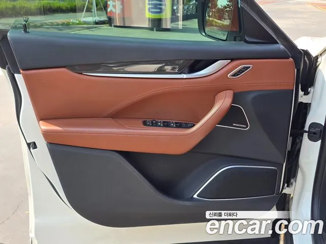Maserati Levante 2017 thumb 9