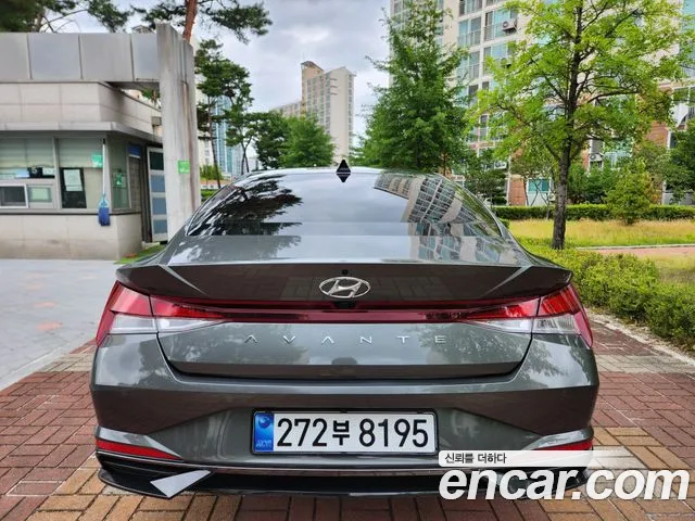 Hyundai Elantra 2022 thumb 3