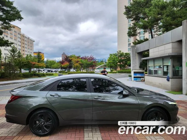 Hyundai Elantra 2022 thumb 4