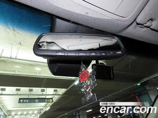 Hyundai Santa Fe 2018 thumb 4