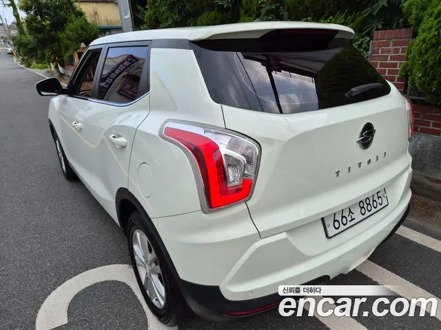 KGM Tivoli 2015 thumb 3