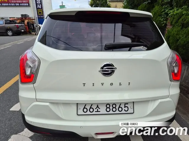 KGM Tivoli 2015 thumb 4