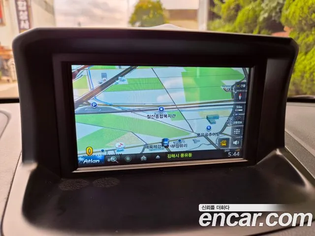 KGM Tivoli 2015 thumb 9