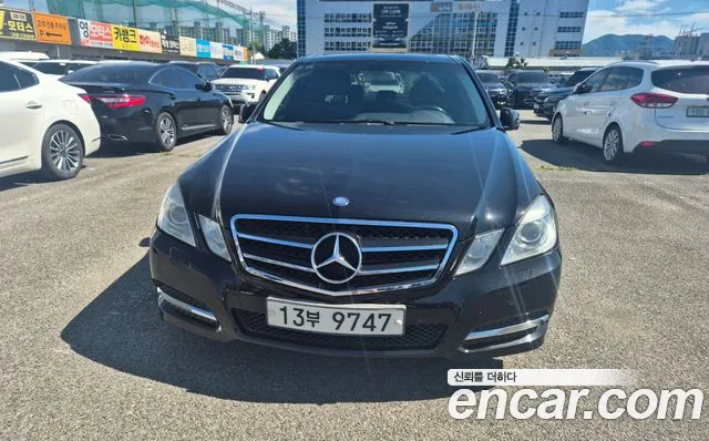 Mercedes-Benz E-Class 2011 thumb 10