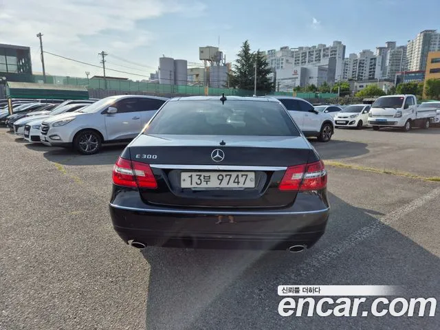 Mercedes-Benz E-Class 2011 thumb 7