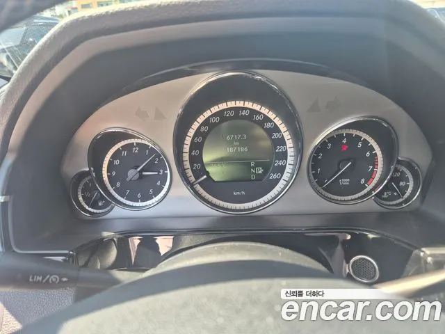 Mercedes-Benz E-Class 2011 thumb 2