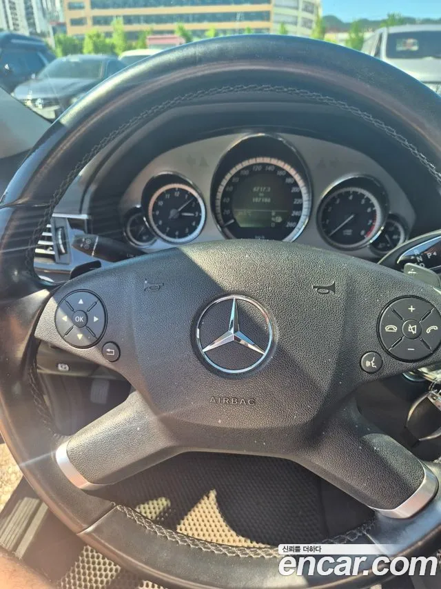 Mercedes-Benz E-Class 2011 thumb 11