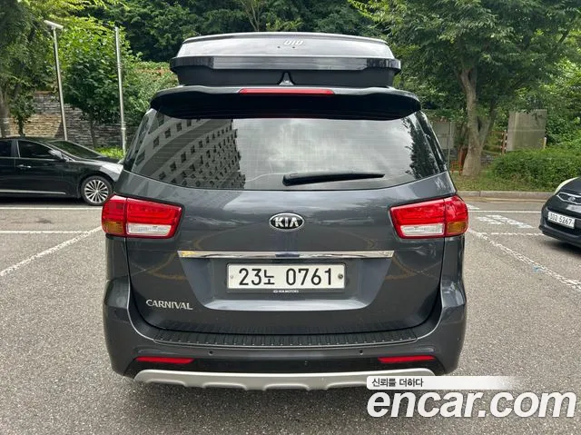 Kia Carnival 2016 thumb 3
