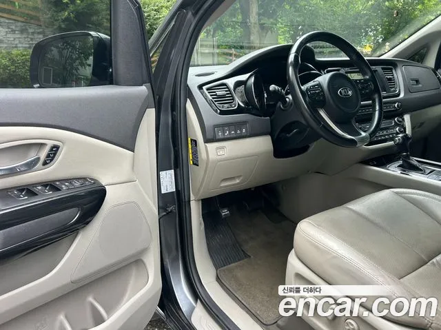 Kia Carnival 2016 thumb 6