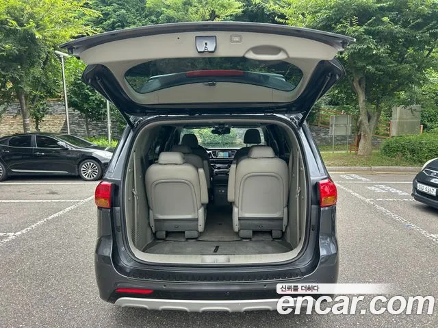 Kia Carnival 2016 thumb 7