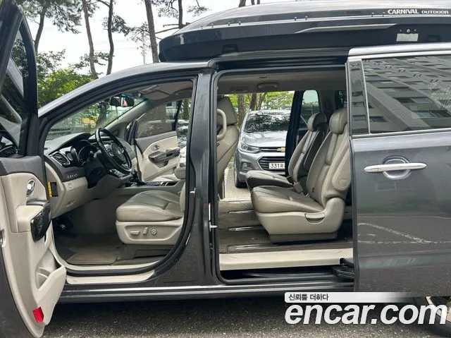 Kia Carnival 2016 thumb 9