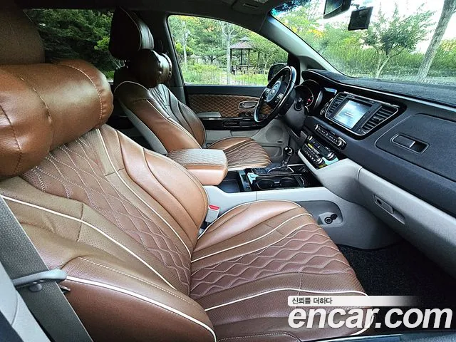 Kia Carnival 2014 thumb 4