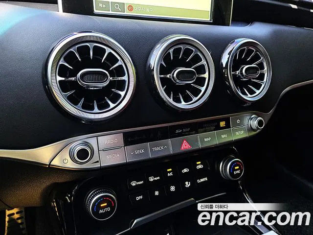 Kia Stinger 2018 thumb 10