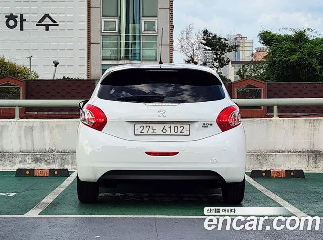 Peugeot 208 2013 thumb 4