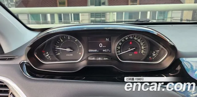 Peugeot 208 2013 thumb 8
