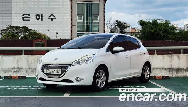 Peugeot 208 2013 thumb 11