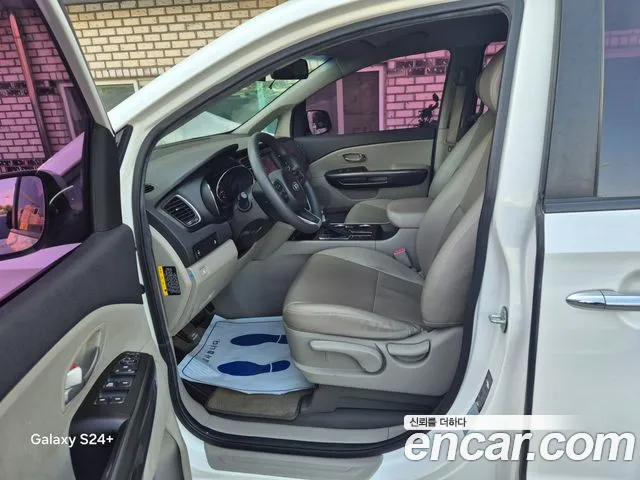 Kia Carnival 2020 thumb 2