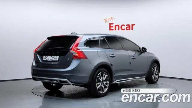 Volvo V60 Cross Country 2018 thumb 2
