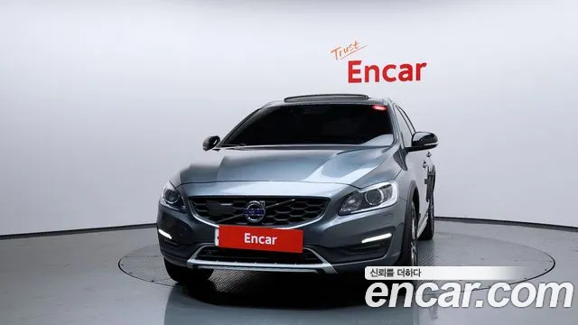 Volvo V60 Cross Country 2018 thumb 3