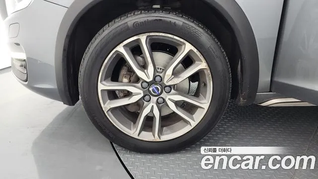 Volvo V60 Cross Country 2018 thumb 5
