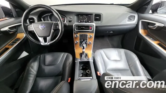 Volvo V60 Cross Country 2018 thumb 7