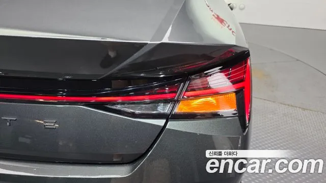 Hyundai Elantra 2022 thumb 12