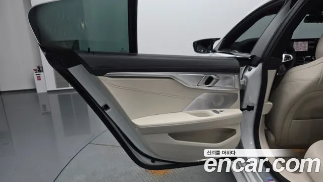 BMW 8 серии 2025 thumb 3