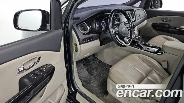 Kia Carnival 2018 thumb 2