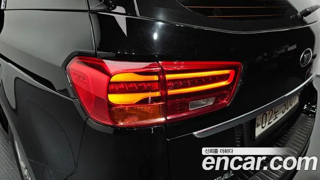 Kia Carnival 2018 thumb 6
