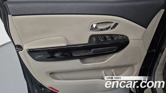 Kia Carnival 2018 thumb 10